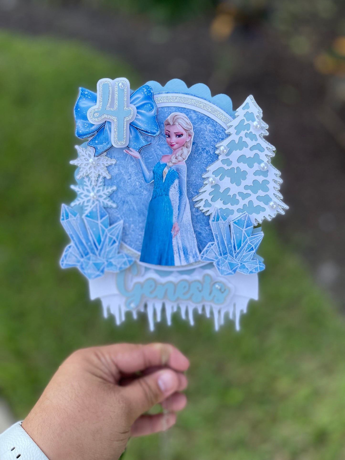 Frozen-themed cake topper. Frozen-inspired topper decoration for parties. Frozen decoration for party.  Sparkling Frozen-themed party decoration. Custom Frozen-themed cake topper . Frozen-inspired  party prop. Shimmery cake topper Elsa themed.