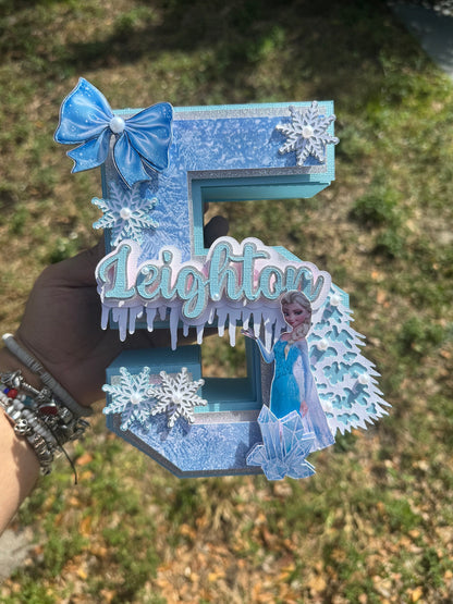 3D Frozen-themed letter party prop. Frozen-inspired letter decoration for parties. Frozen letter prop for themed celebrations. Sparkling Frozen-themed party decoration. Custom Frozen-themed party prop. Frozen-inspired 3D party prop.3D Number .