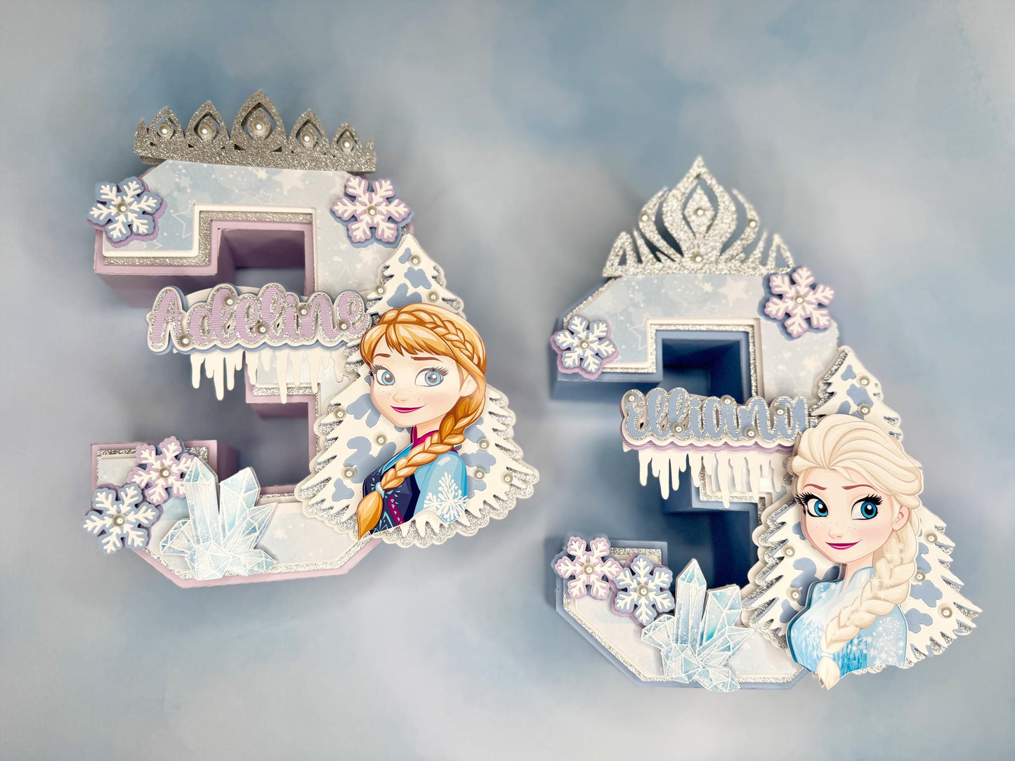 3D Frozen-themed letter party prop. Frozen-inspired letter decoration for parties. Frozen letter prop for themed celebrations. Sparkling Frozen-themed party decoration. Custom Frozen-themed party prop. Frozen-inspired 3D party prop, 3D Number .